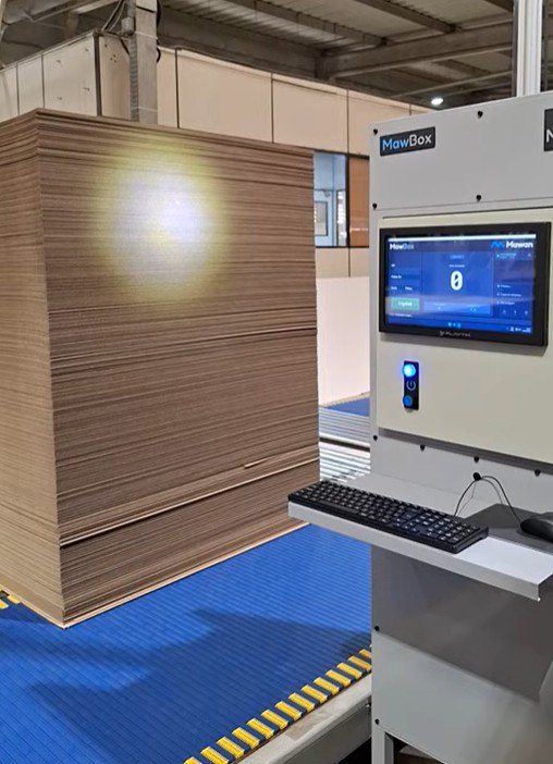 MawBox contador de chapas de papelão instalado em linha de produção